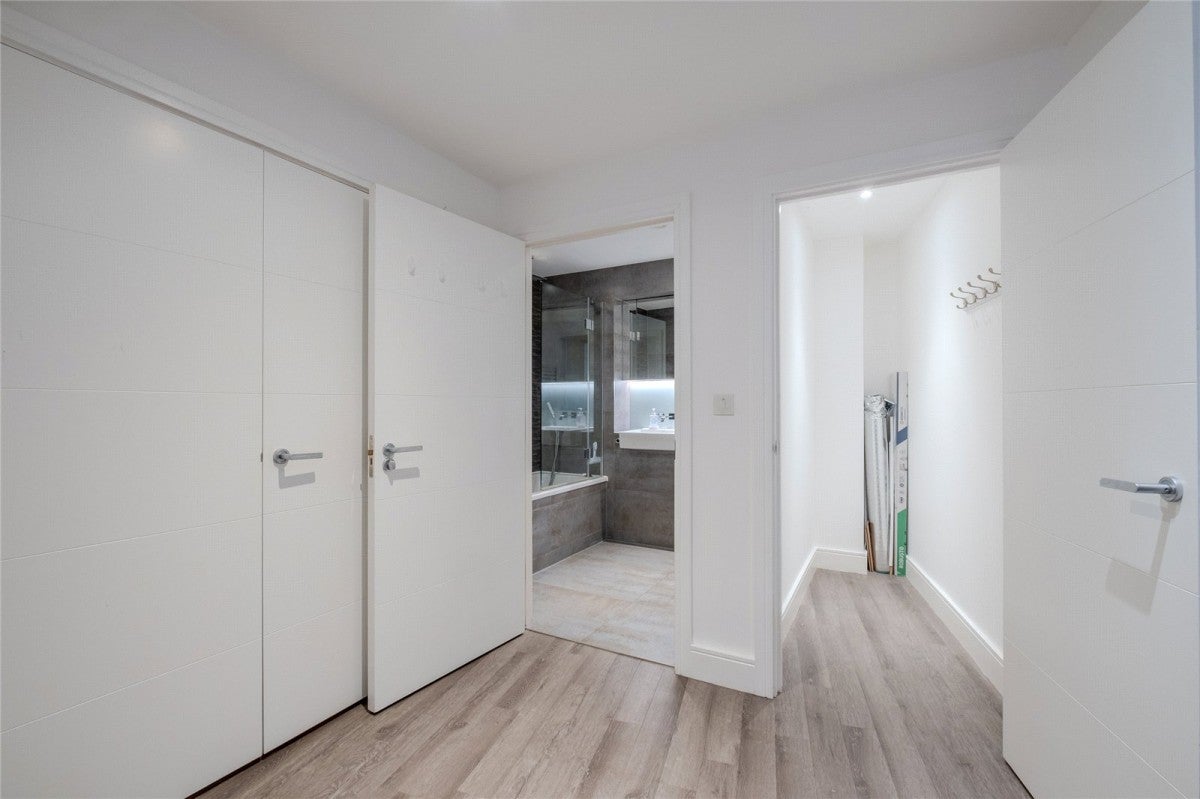 Flat Blairderry Road in Greater London