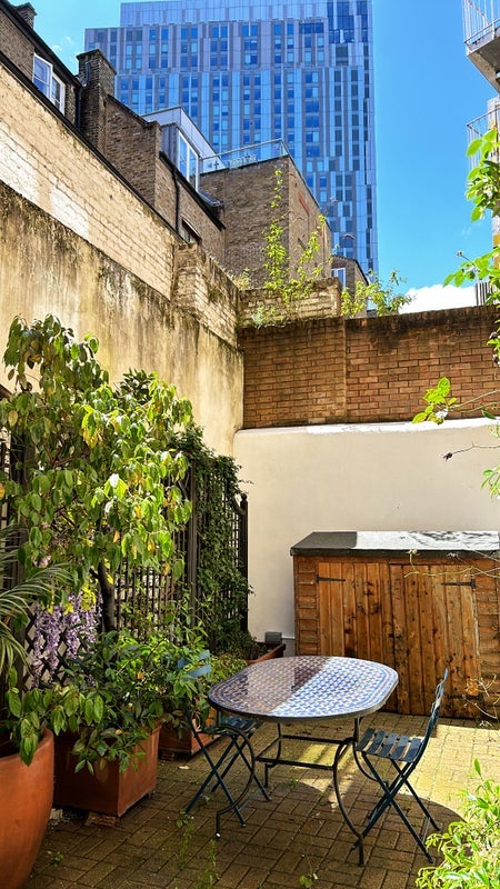 Room Brune Street in Greater London