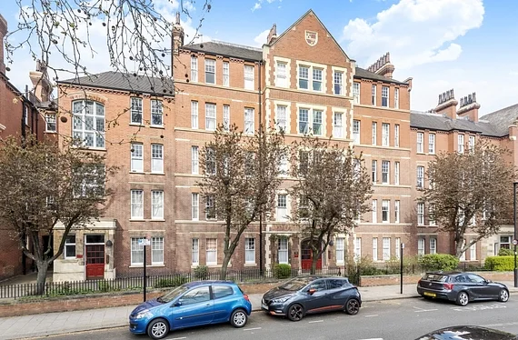 Flat Calais Street in Greater London