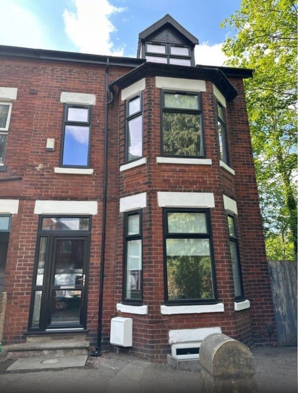 Room Clifton Road in Manchester