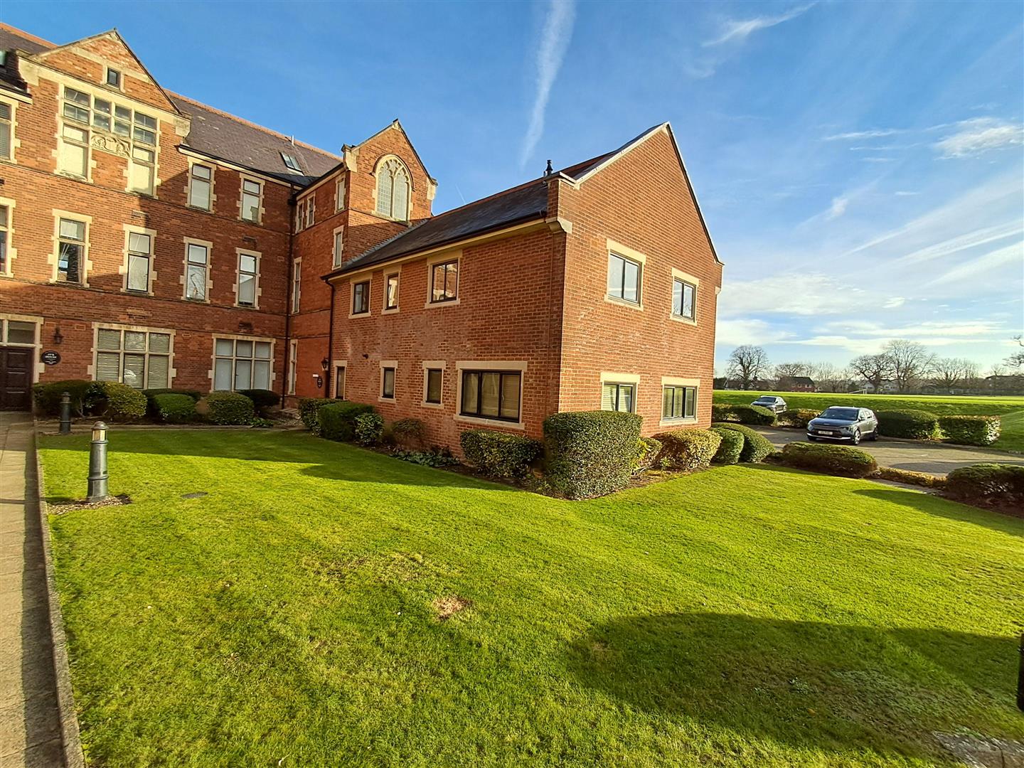 Flat Royal Connaught Drive in Hertsmere