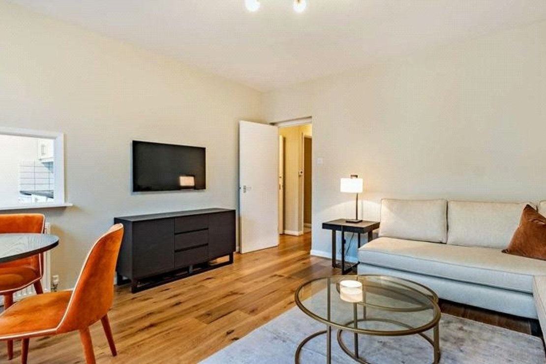 Flat Fulham Road in Greater London