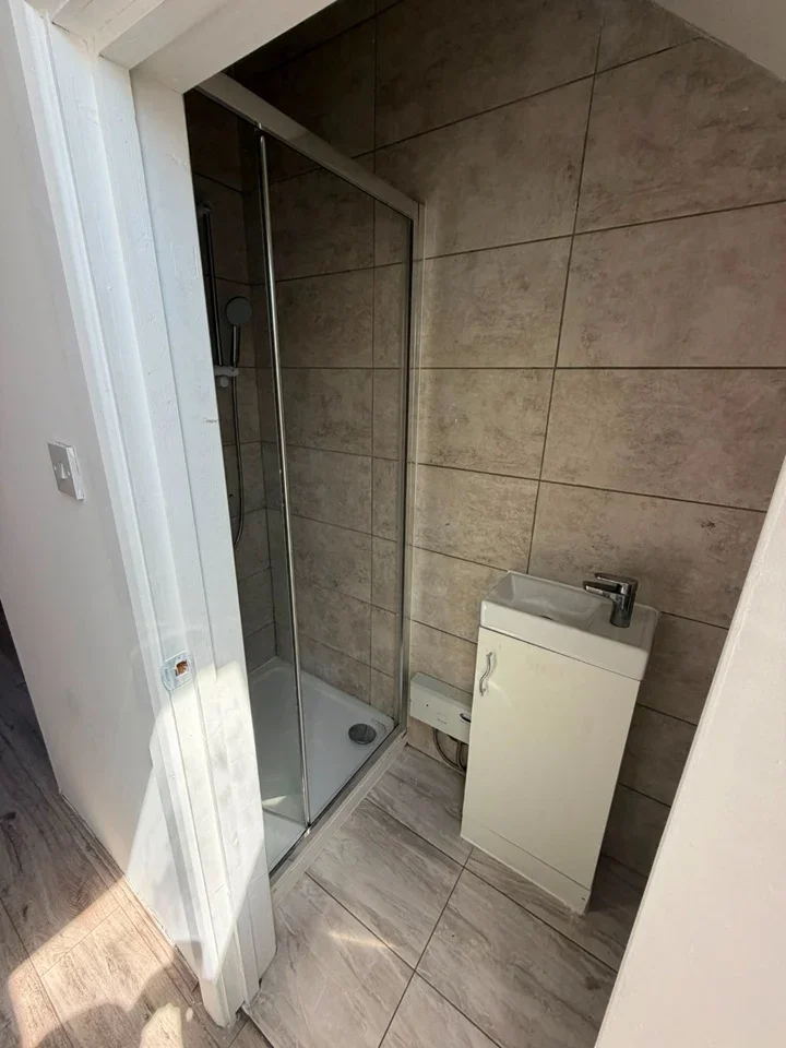 Flat Northwood Road in Greater London