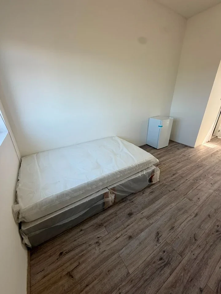 Flat Northwood Road in Greater London