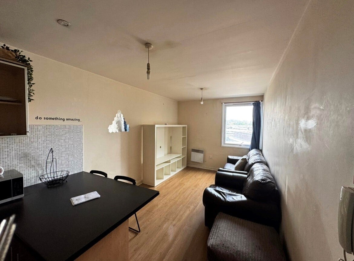 Flat Priory Place in Coventry