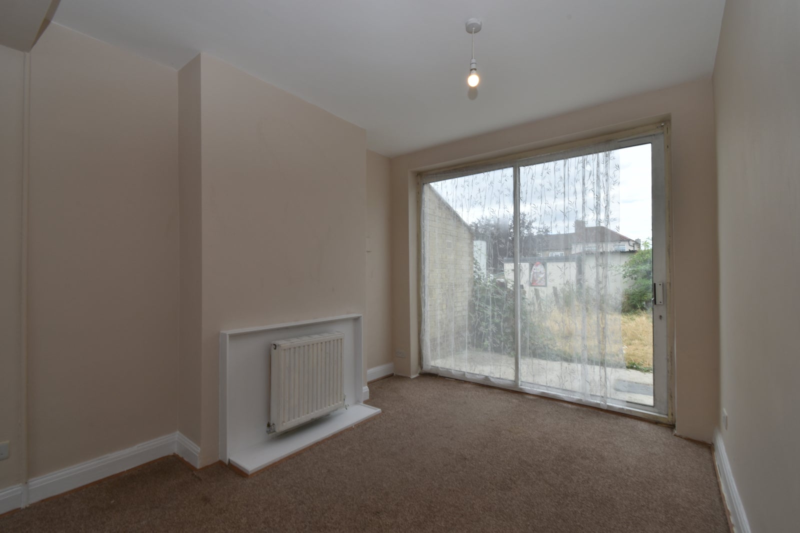 House Dale Avenue in Greater London