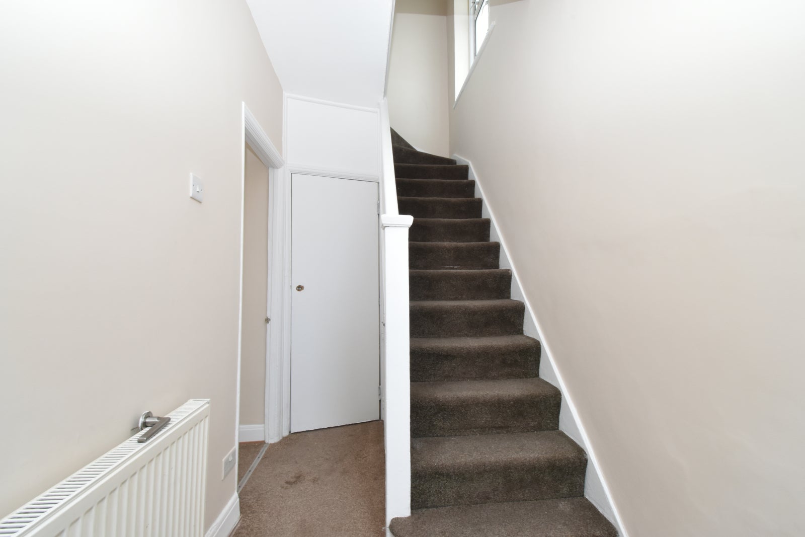 House Dale Avenue in Greater London