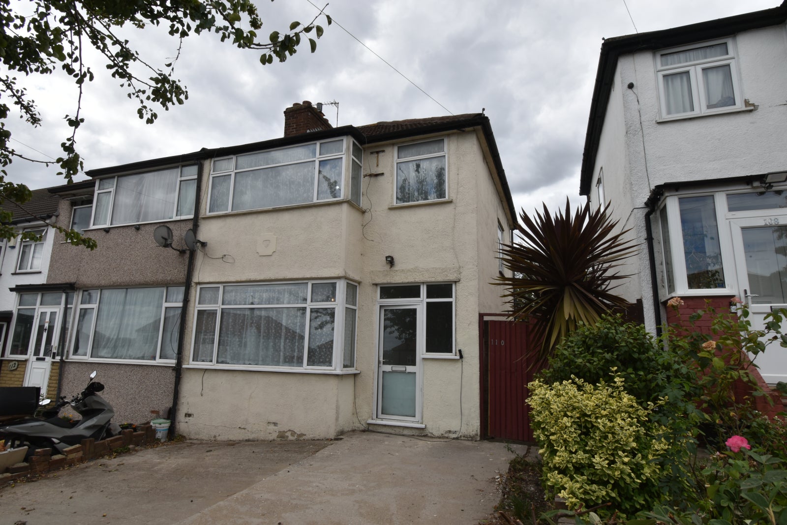 House Dale Avenue in Greater London