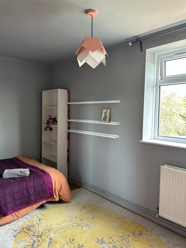Room Butterfield Road in Bristol