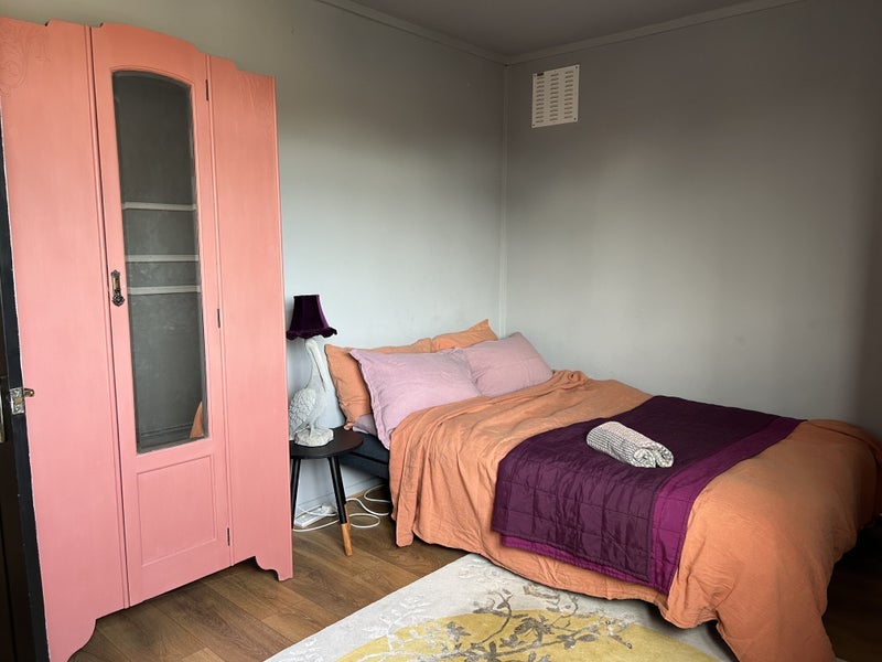 Room Butterfield Road in Bristol