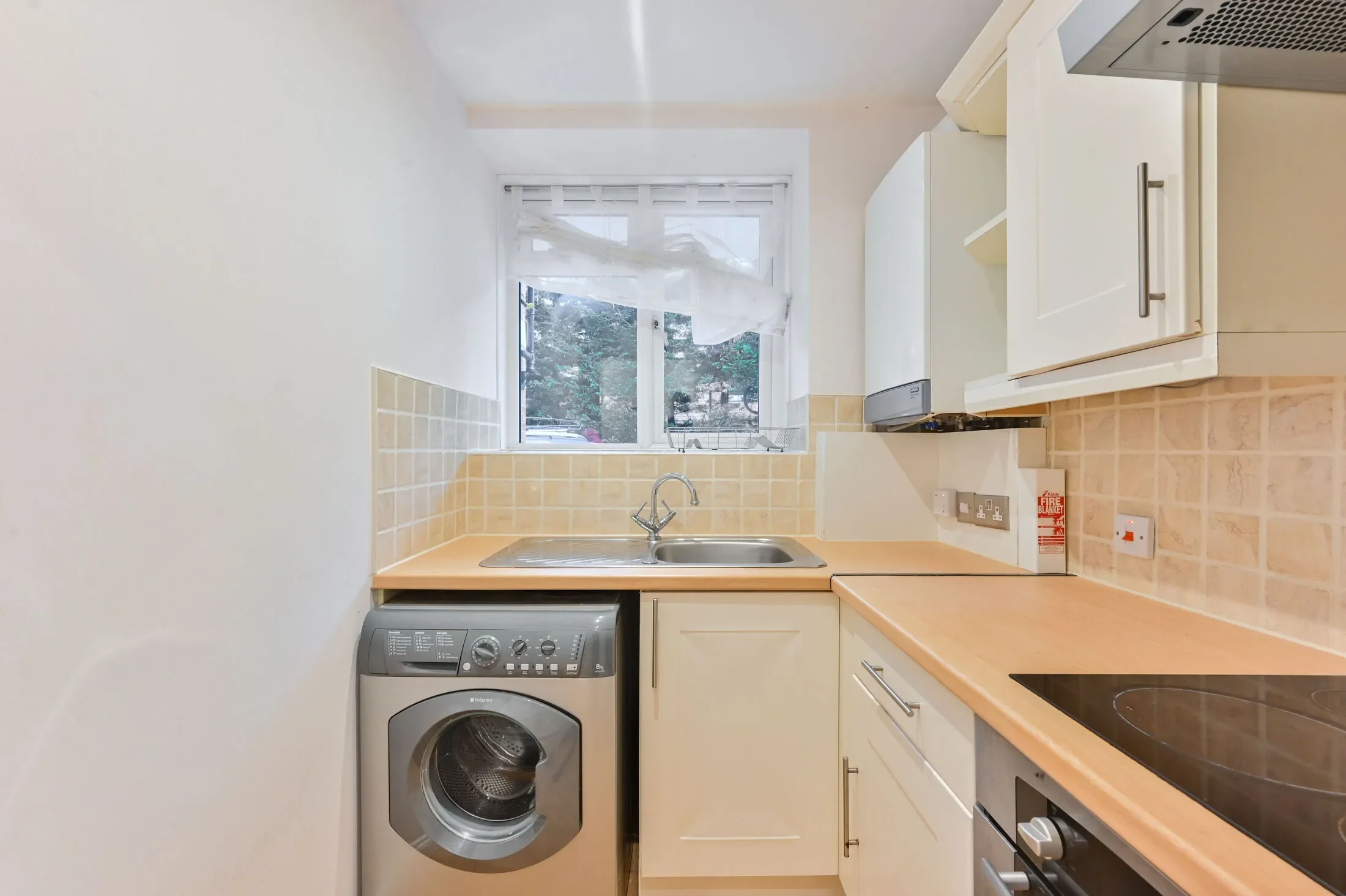 Flat Great Chart Street in Greater London