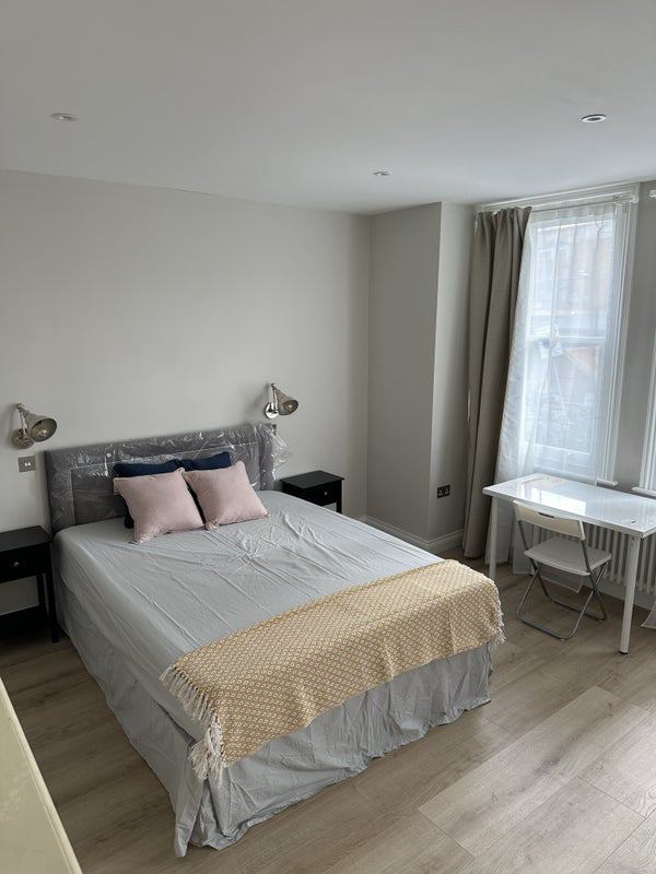 House De Morgan Road in Greater London