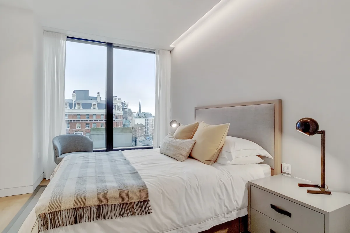 Flat Spenser Street in City of Westminster