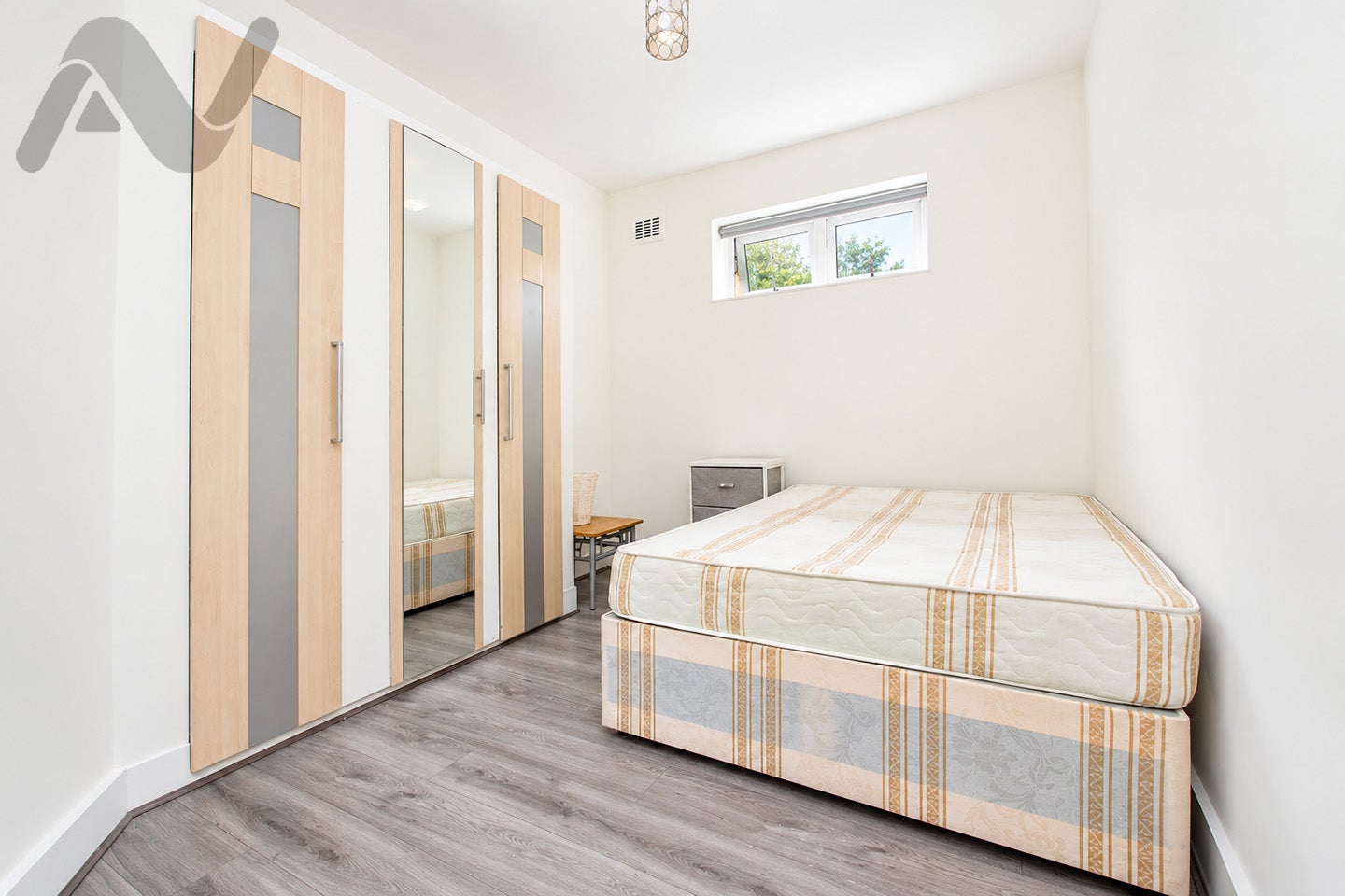 Flat Wells Terrace in Greater London