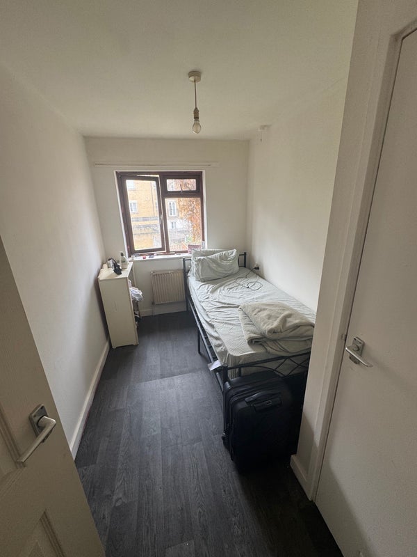Room Beaton Close in Greater London