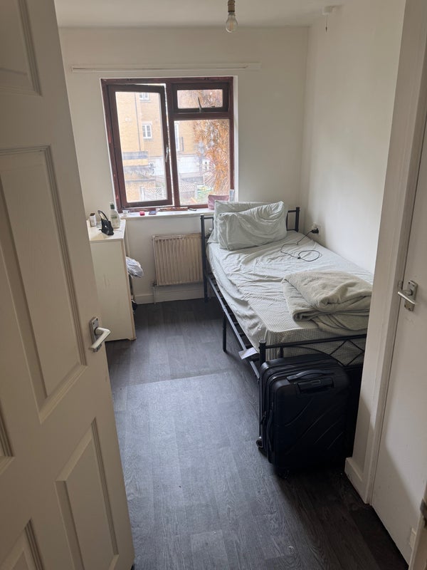 Room Beaton Close in Greater London