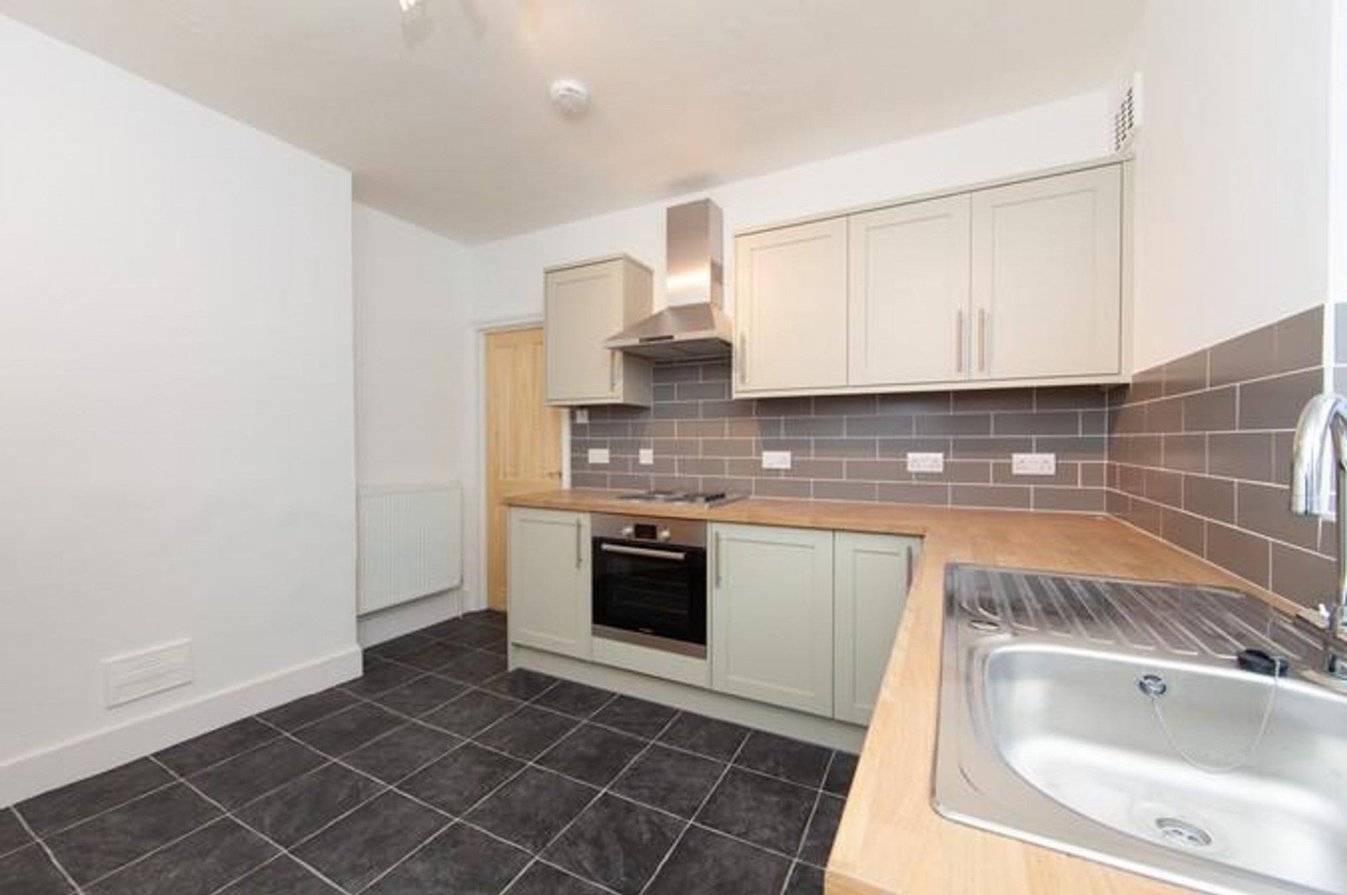 Flat Loubet Street in Greater London