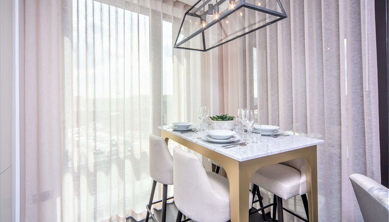 Flat Ponton Road in Greater London