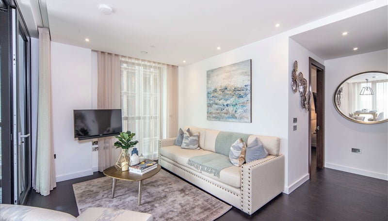 Flat Ponton Road in Greater London