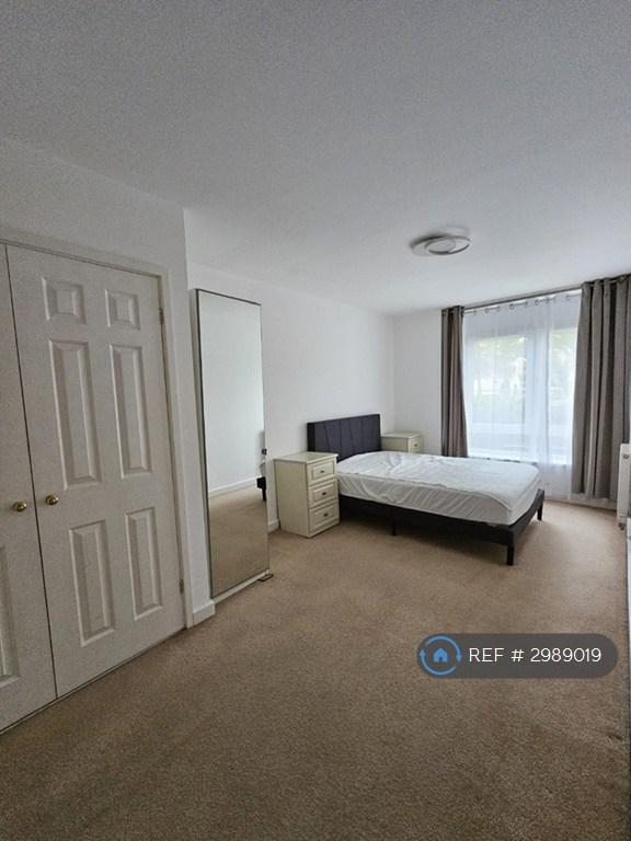 Flat Kenavon Drive in Reading