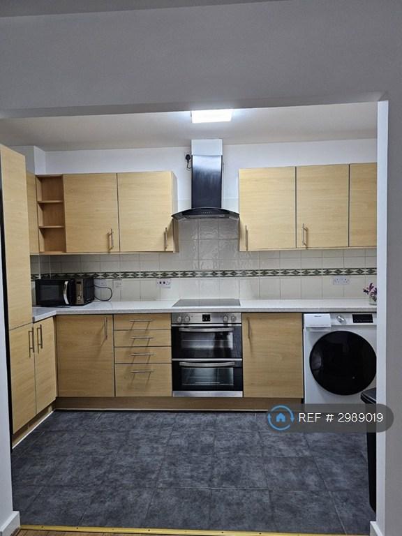 Flat Kenavon Drive in Reading