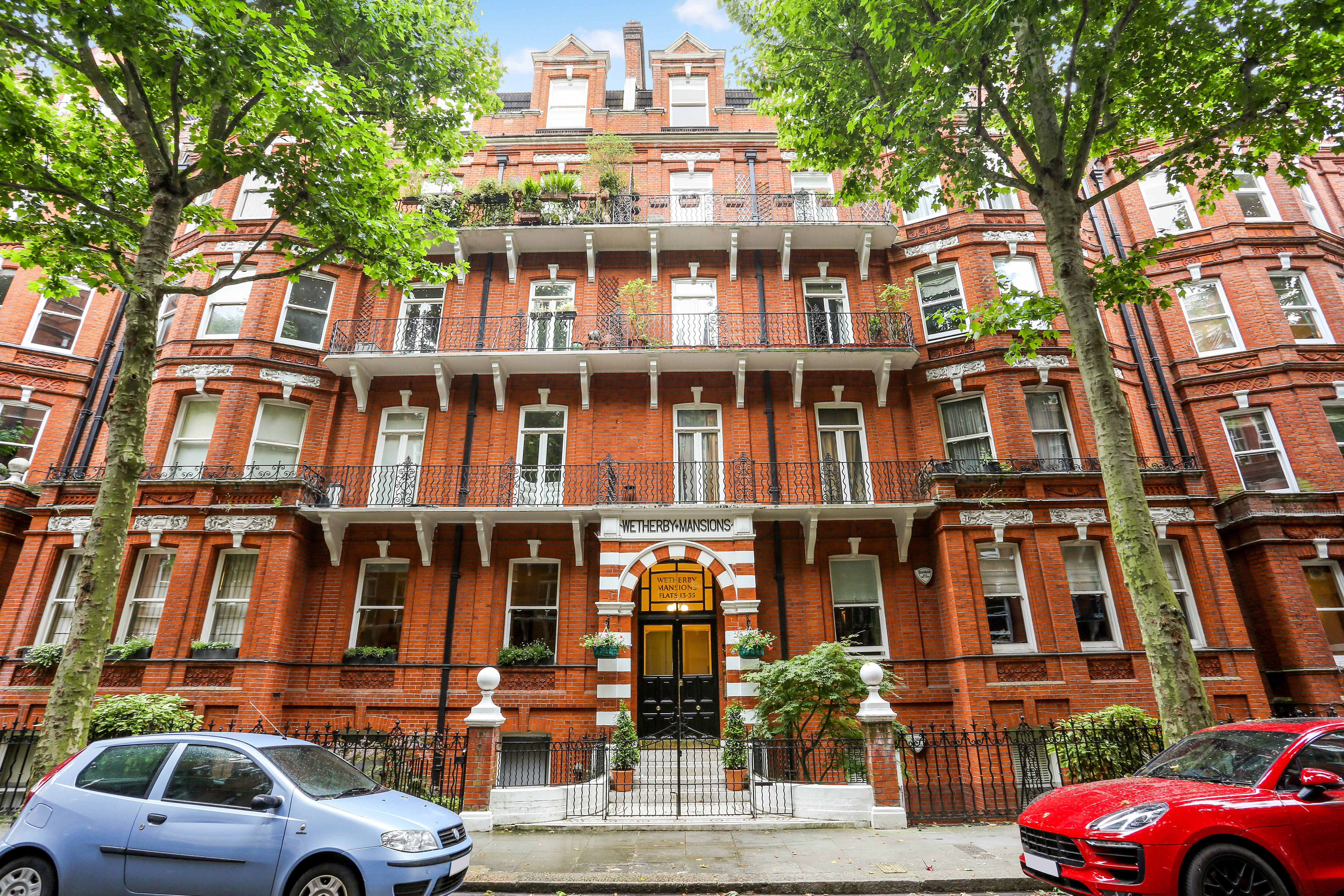 Flat Old Brompton Road in Greater London