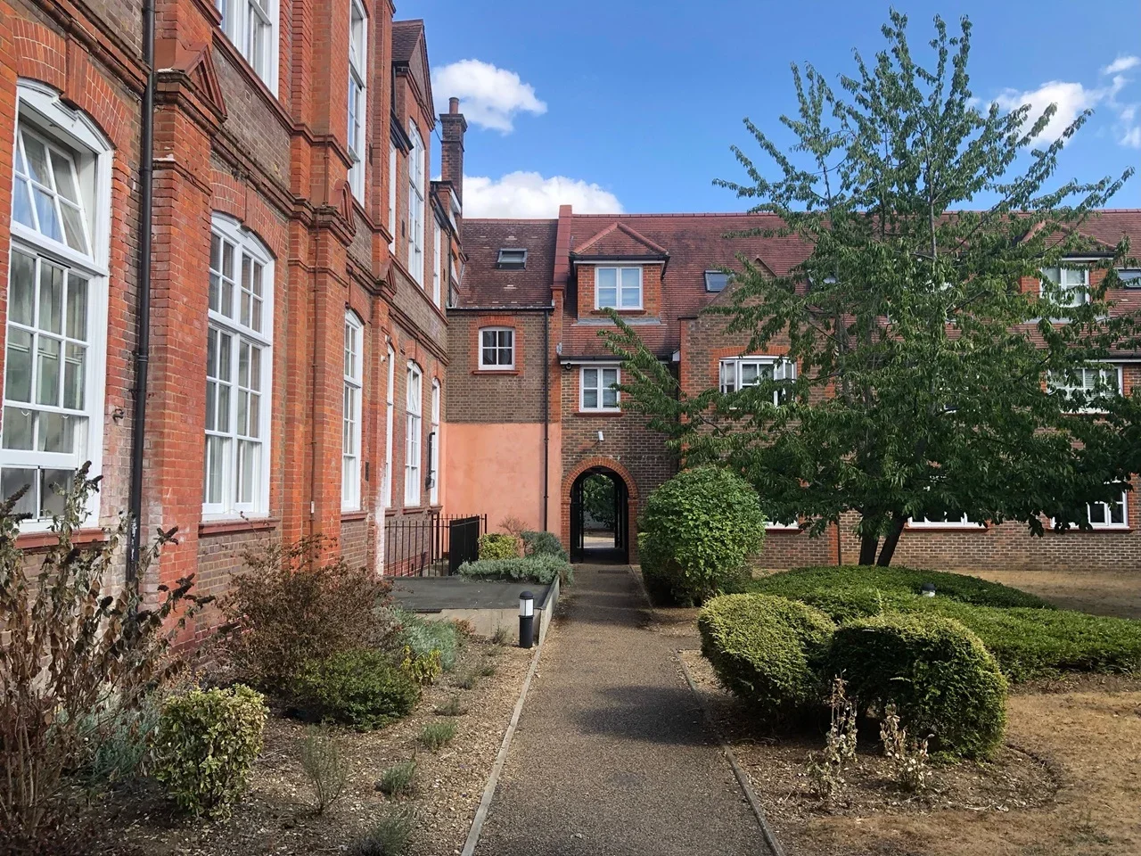 Flat Gammons Lane in Watford