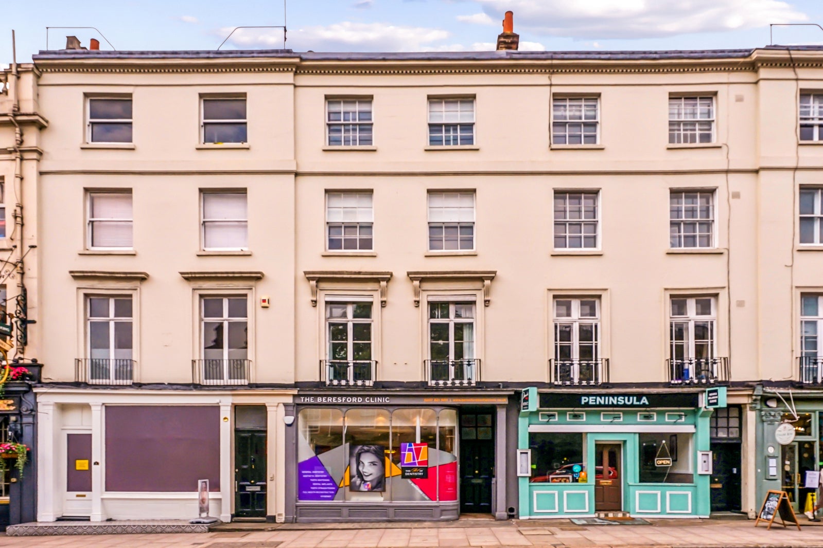 Flat Lower Grosvenor Place in City of Westminster
