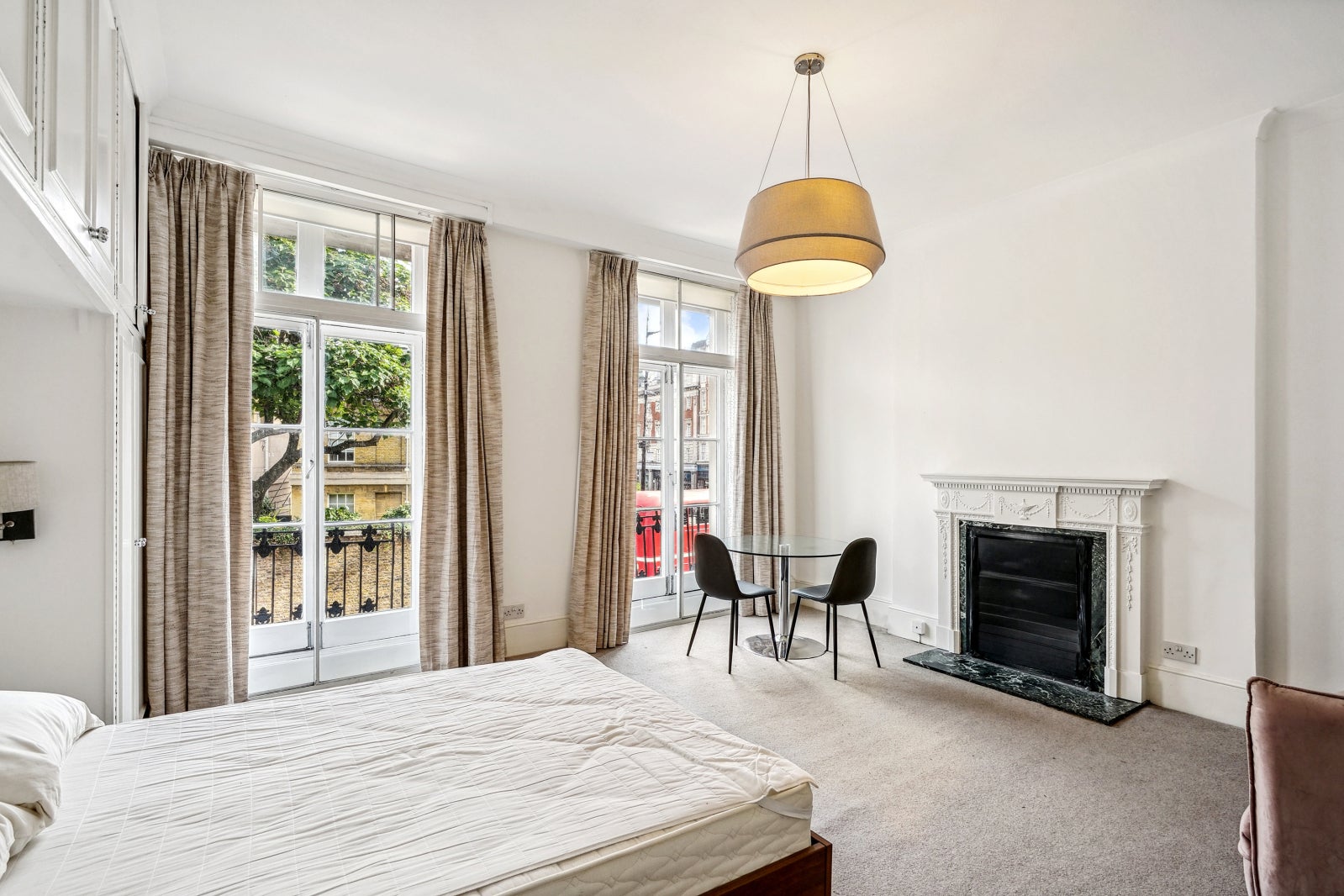 Flat Lower Grosvenor Place in City of Westminster