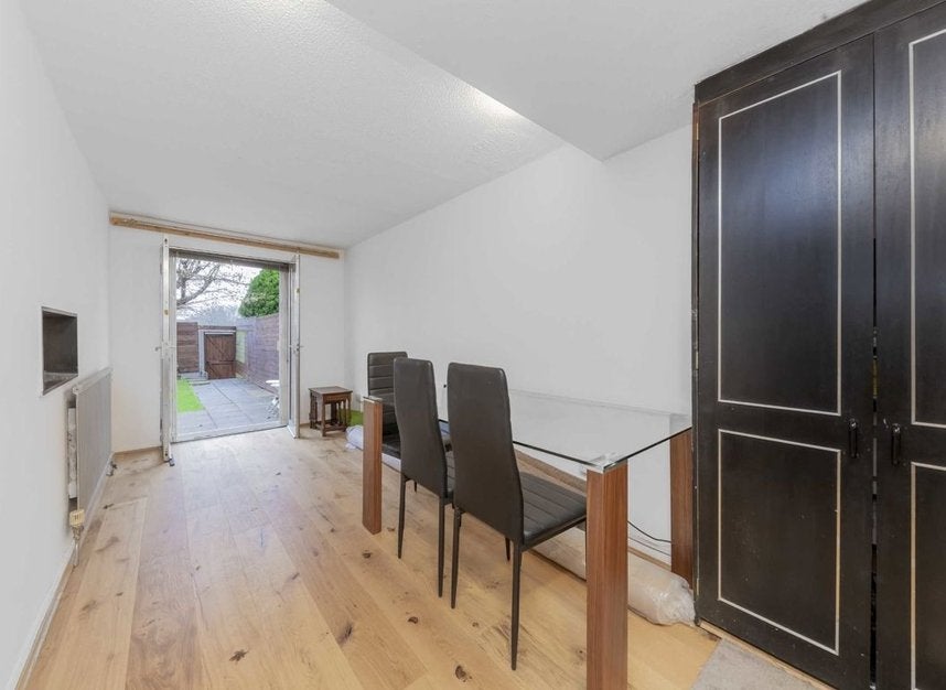 House Oakview Gardens in Greater London