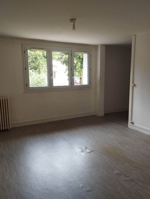 Flat Rue Louis Hanot in Charleville-Mézières