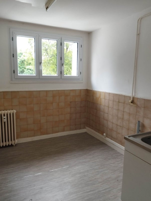 Flat Rue Louis Hanot in Charleville-Mézières