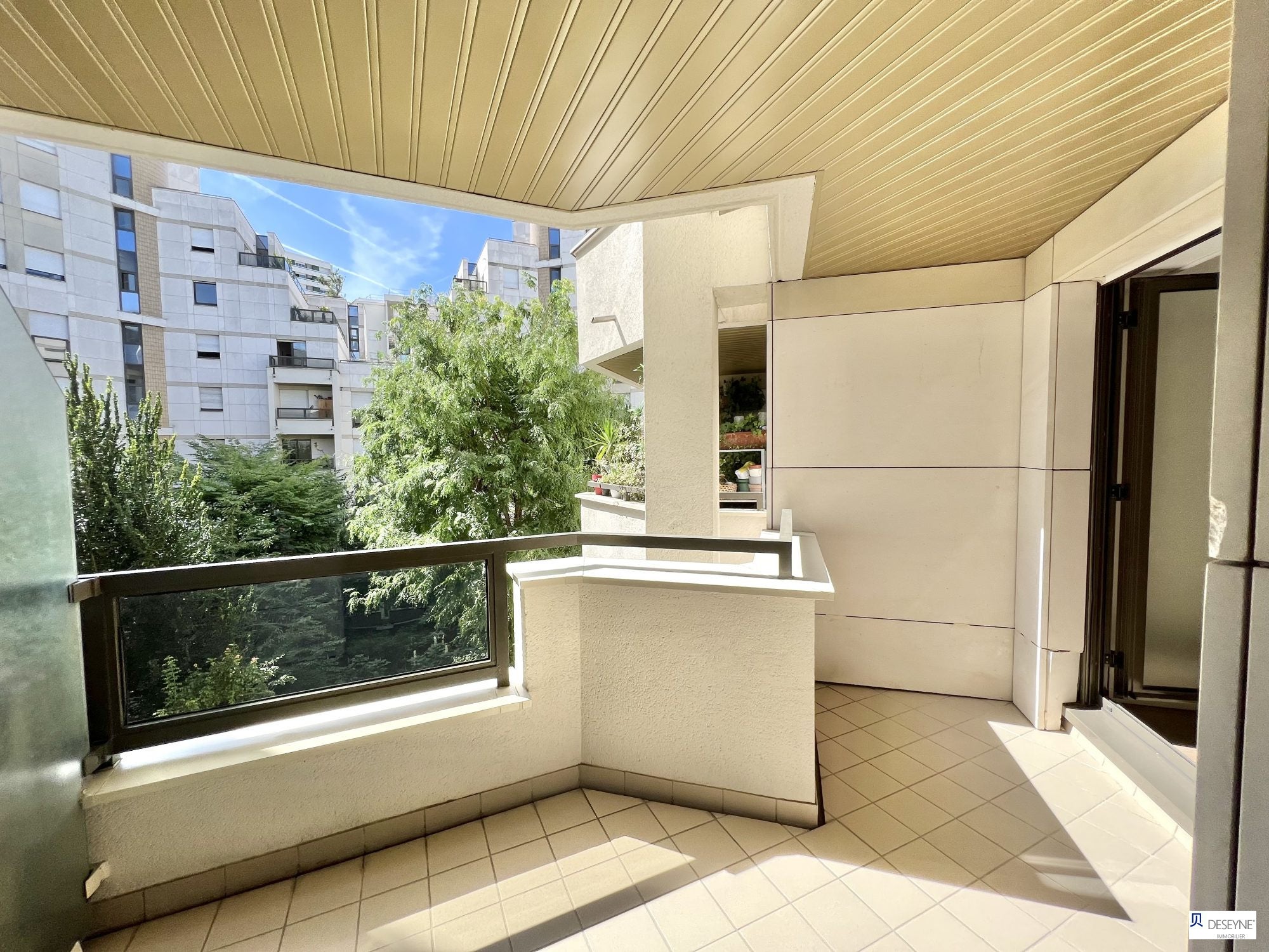 Flat Rue d'Arsonval in Paris