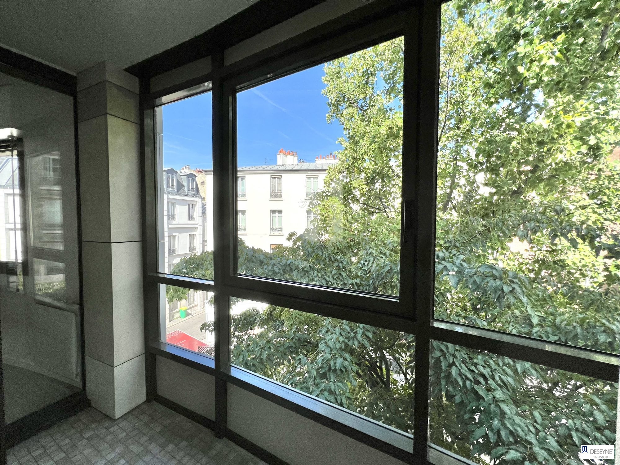 Flat Rue d'Arsonval in Paris