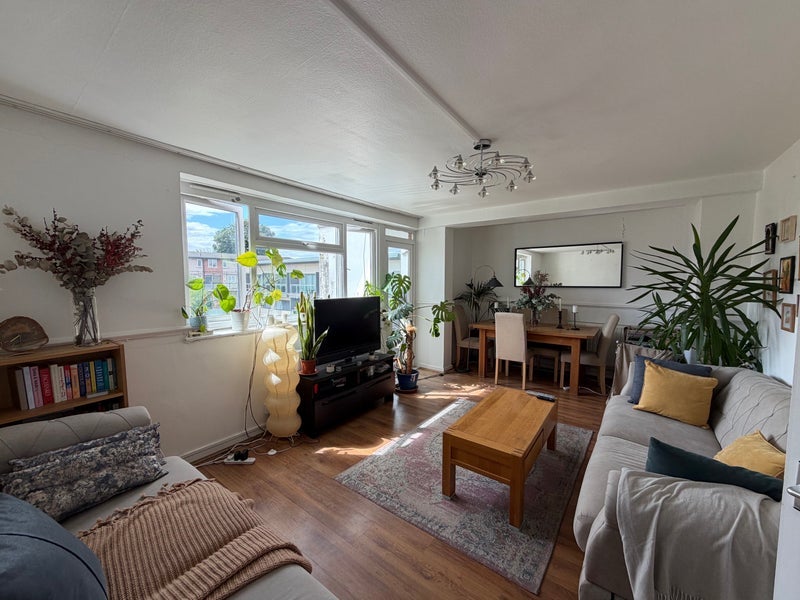 Room Middleton Road in Greater London