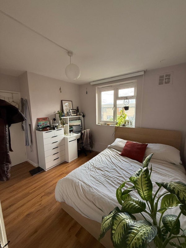 Room Middleton Road in Greater London