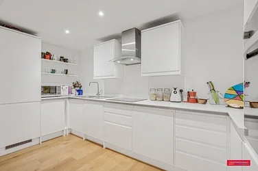 Flat Craven Hill in City of Westminster