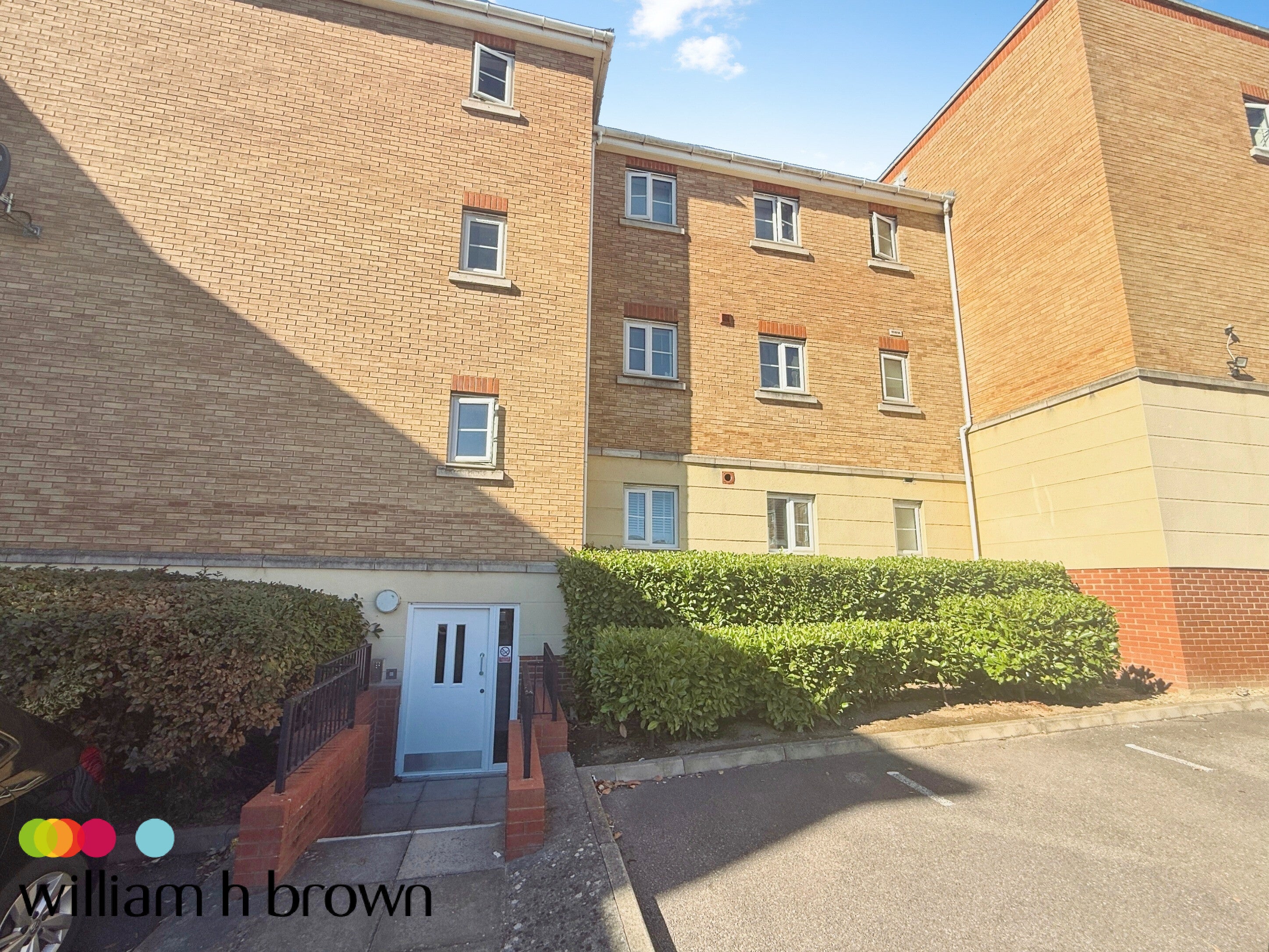 Flat Windermere Avenue in Purfleet-on-Thames