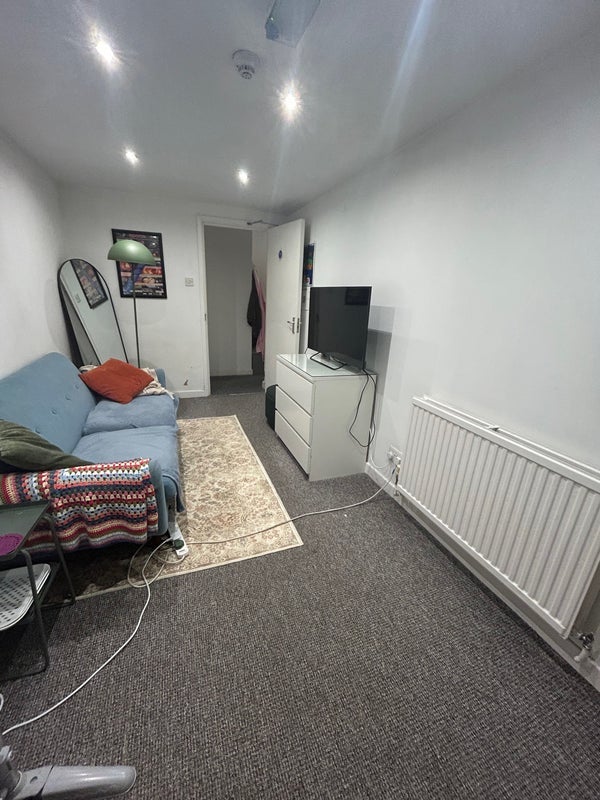 Flat Glenalmond Road in Sheffield