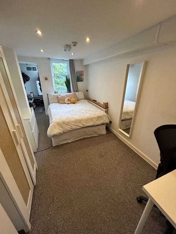 Flat Glenalmond Road in Sheffield