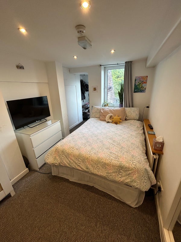 Flat Glenalmond Road in Sheffield