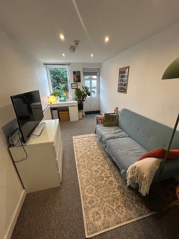 Flat Glenalmond Road in Sheffield