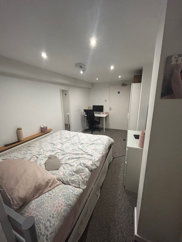 Flat Glenalmond Road in Sheffield