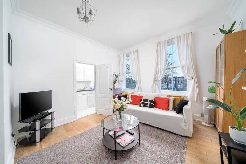 Flat Warwick Road in Greater London