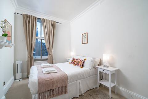 Flat Warwick Road in Greater London