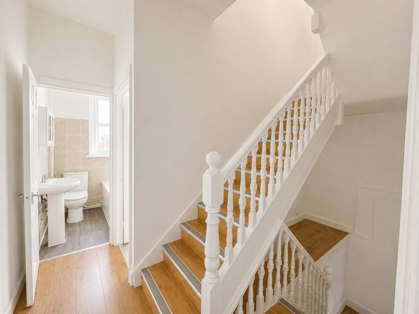 Flat Lordship Lane in Greater London
