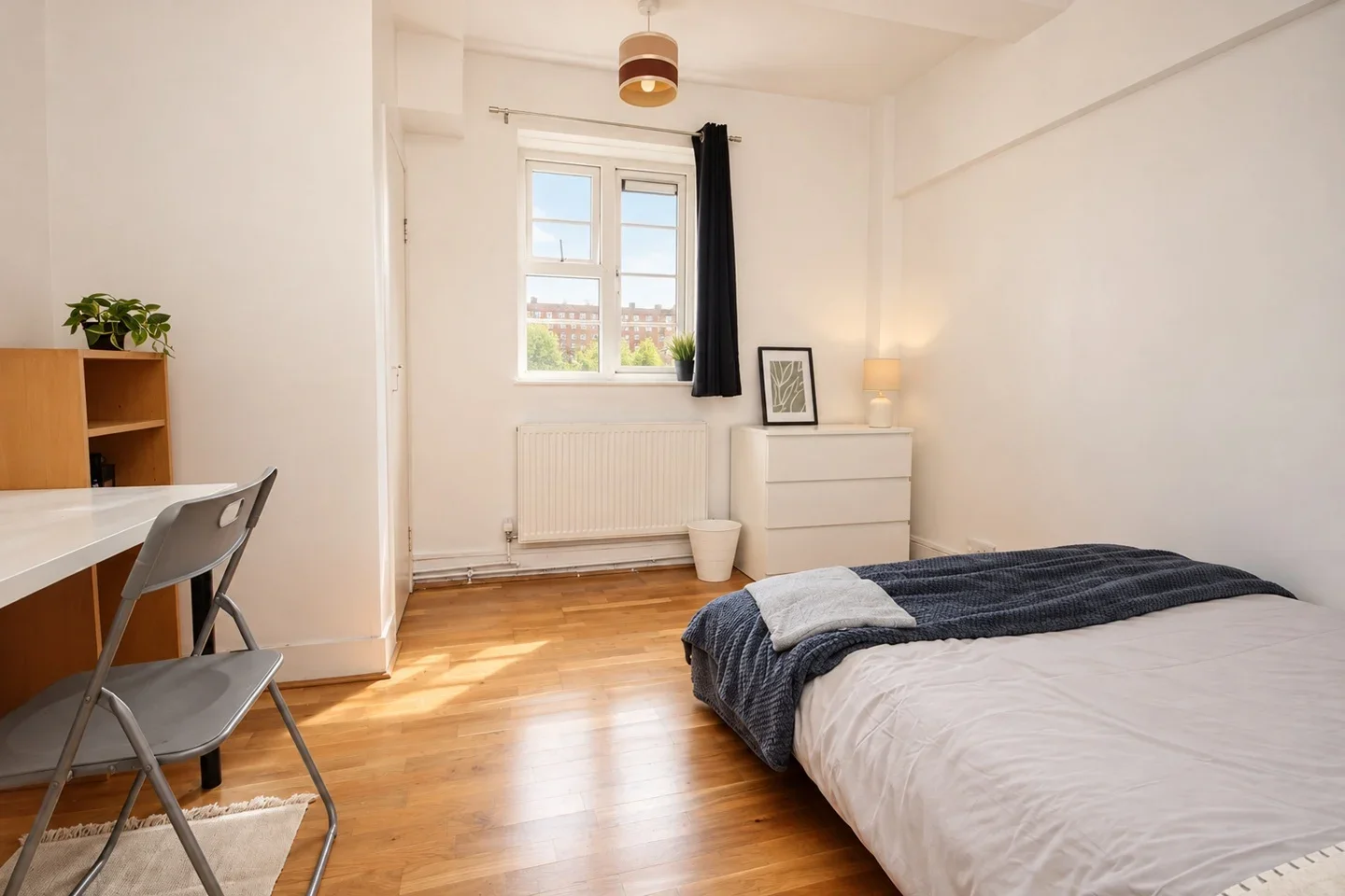 Room Lewis Street in Greater London