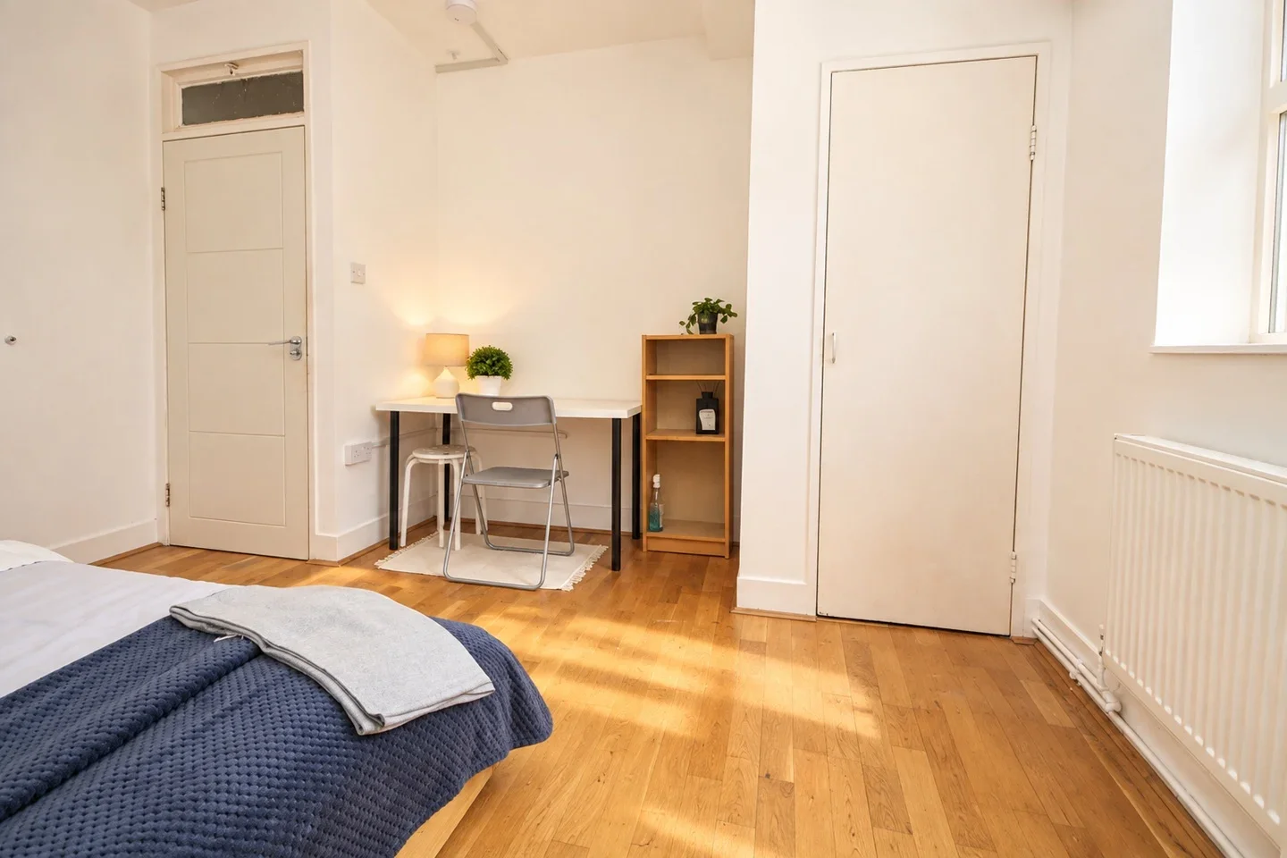 Room Lewis Street in Greater London