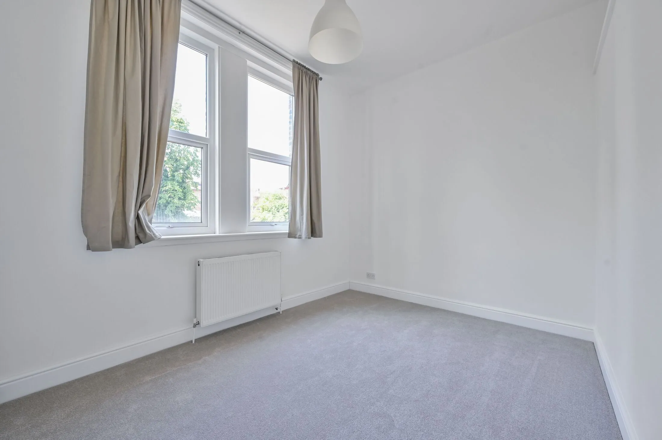 Flat Christchurch Road in Greater London