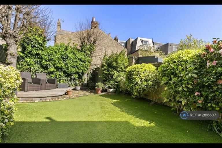 House St. Ann's Hill in Greater London
